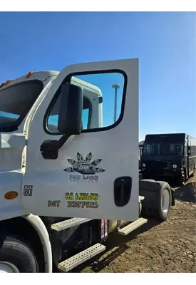 FREIGHTLINER Cascadia 113 Door Assembly, Front