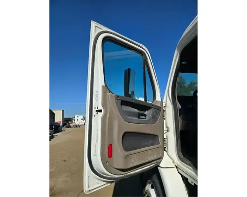 FREIGHTLINER Cascadia 113 Door Assembly, Front