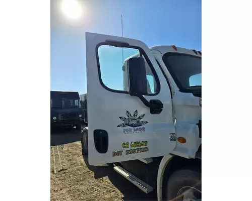 FREIGHTLINER Cascadia 113 Door Assembly, Front
