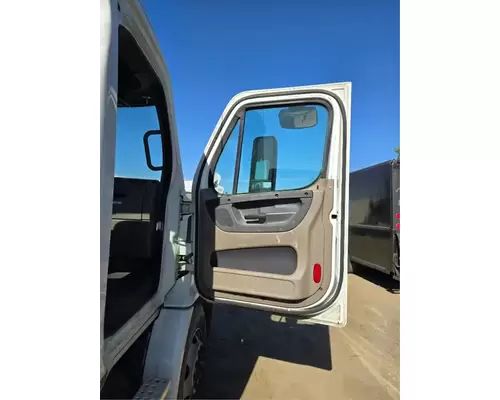 FREIGHTLINER Cascadia 113 Door Assembly, Front
