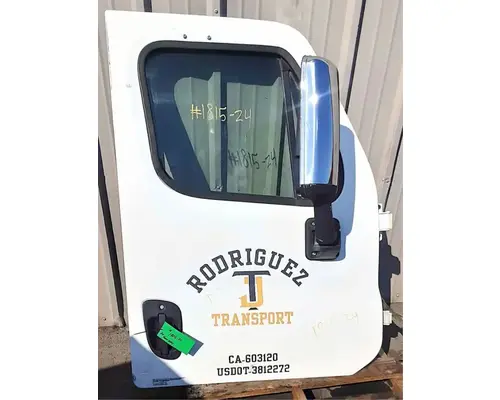 FREIGHTLINER Cascadia 113 Door Assembly, Front