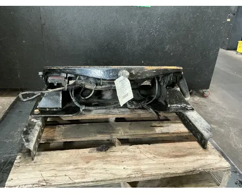 FREIGHTLINER Cascadia 113 Fifth Wheel