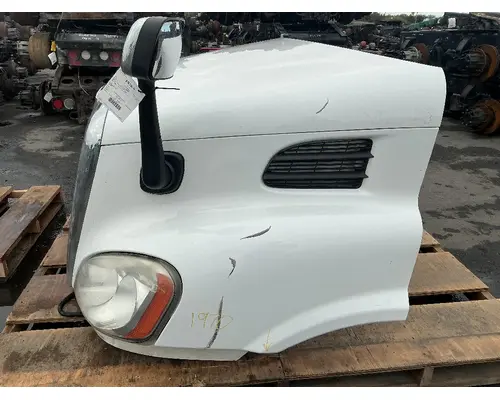 FREIGHTLINER Cascadia 113 Hood