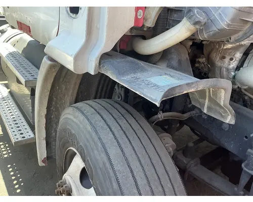 FREIGHTLINER Cascadia 113 Inner Fender