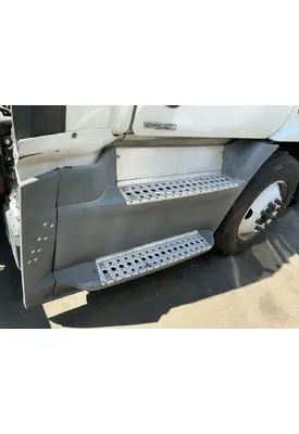 FREIGHTLINER Cascadia 113 Side Fairing