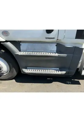 FREIGHTLINER Cascadia 113 Side Fairing