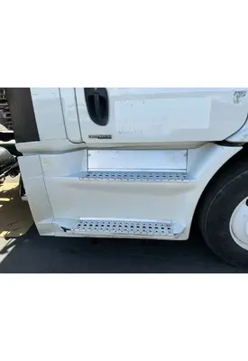 FREIGHTLINER Cascadia 113 Side Fairing