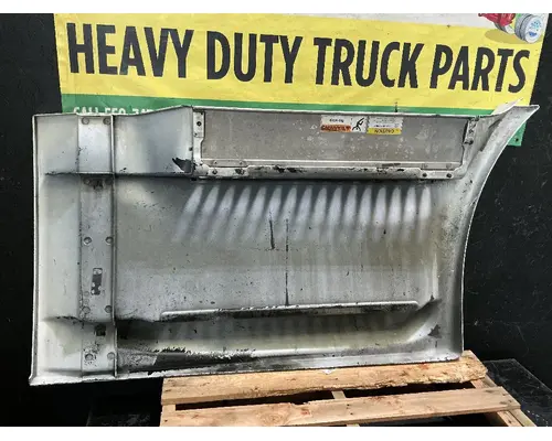 FREIGHTLINER Cascadia 113 Side Fairing