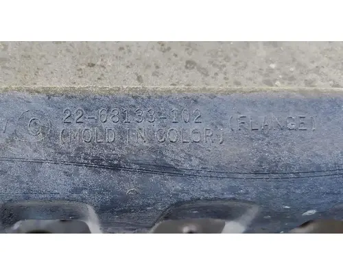 FREIGHTLINER Cascadia 113 Side Fairing