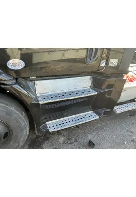 FREIGHTLINER Cascadia 113 Side Fairing