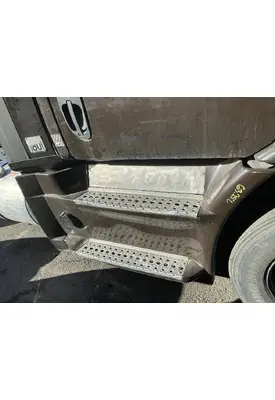 FREIGHTLINER Cascadia 113 Side Fairing