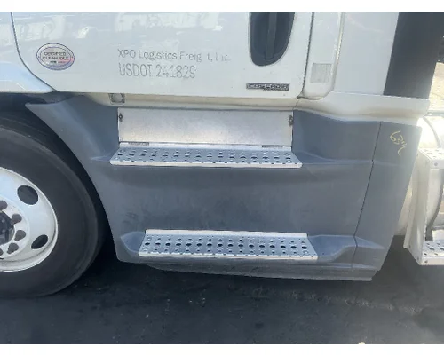 FREIGHTLINER Cascadia 113 Side Fairing