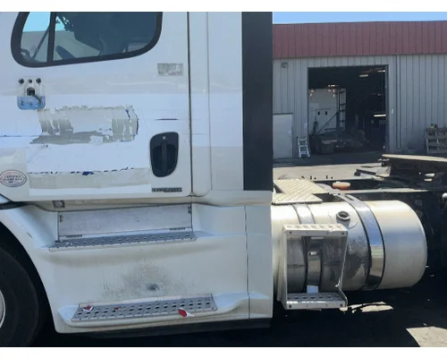 FREIGHTLINER Cascadia 113 Side Fairing