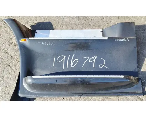 FREIGHTLINER Cascadia 113 Side Fairing