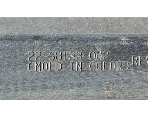 FREIGHTLINER Cascadia 113 Side Fairing