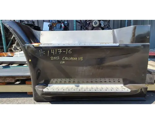 FREIGHTLINER Cascadia 113 Side Fairing