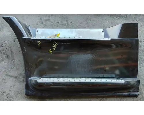 FREIGHTLINER Cascadia 113 Side Fairing