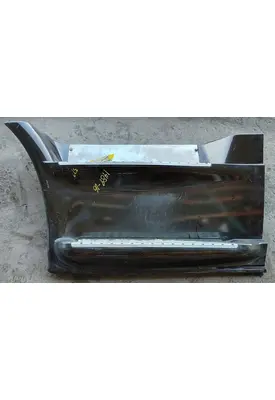 FREIGHTLINER Cascadia 113 Side Fairing