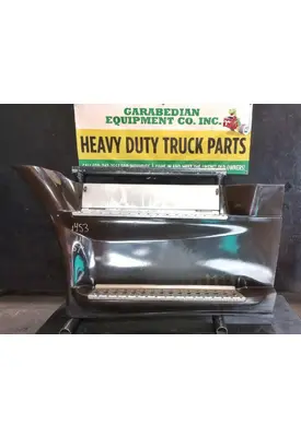 FREIGHTLINER Cascadia 113 Side Fairing