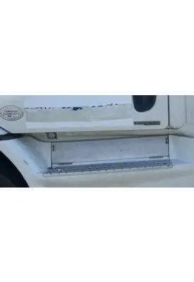 FREIGHTLINER Cascadia 113 Skirt