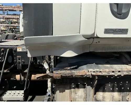 FREIGHTLINER Cascadia 113 Skirt