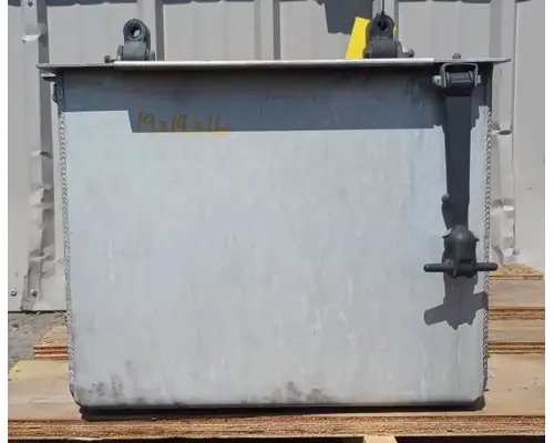 FREIGHTLINER Cascadia 113 Tool Box