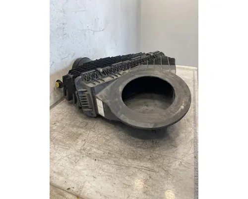 FREIGHTLINER Cascadia 116 Air Cleaner