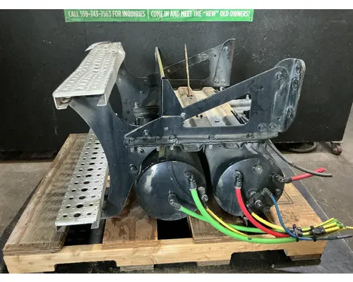 FREIGHTLINER Cascadia 116 Battery Boxes