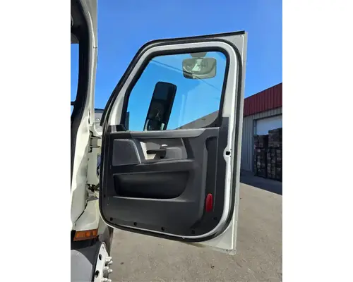 FREIGHTLINER Cascadia 116 Door Assembly, Front