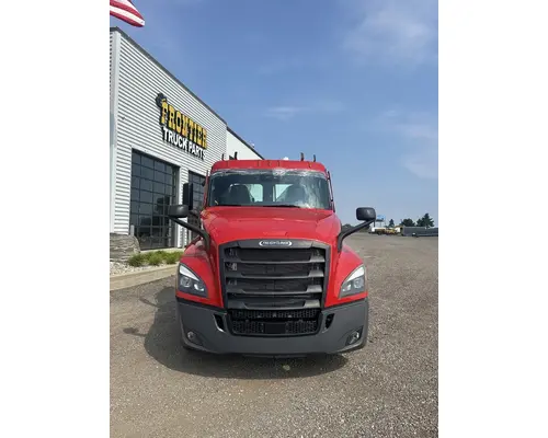 FREIGHTLINER Cascadia 116 Rebuilders