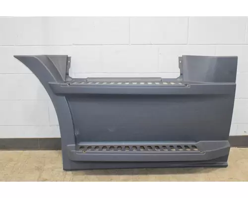FREIGHTLINER Cascadia 116 Side Fairing