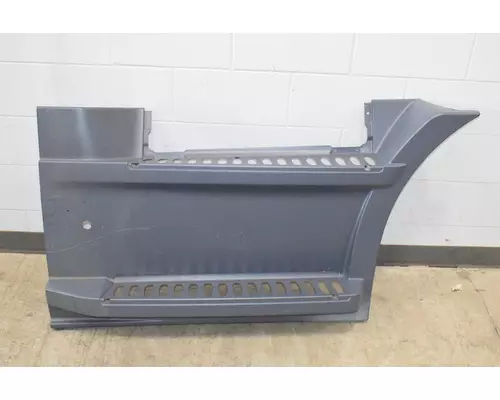 FREIGHTLINER Cascadia 116 Side Fairing