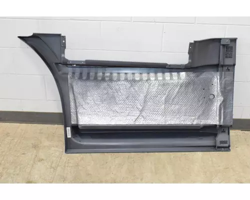 FREIGHTLINER Cascadia 116 Side Fairing