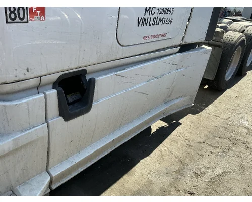 FREIGHTLINER Cascadia 116 Side Fairing