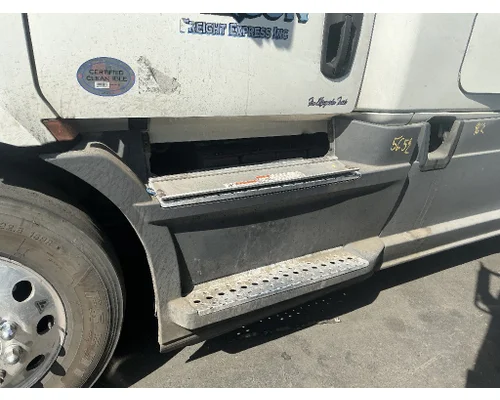 FREIGHTLINER Cascadia 116 Side Fairing