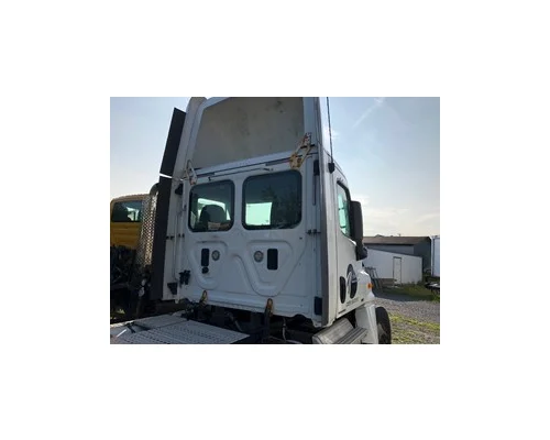 FREIGHTLINER Cascadia 125DC Cab