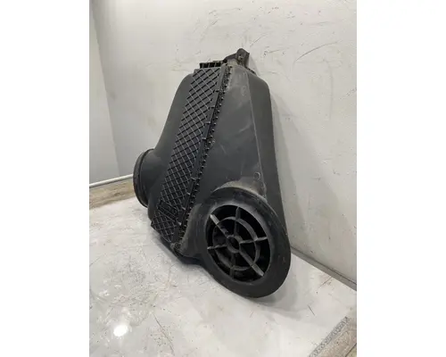 FREIGHTLINER Cascadia 125 Air Cleaner
