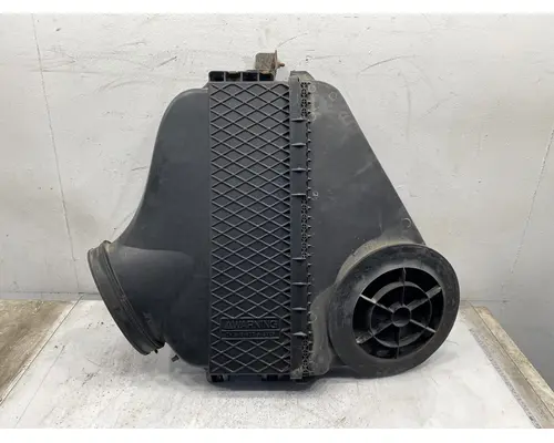 FREIGHTLINER Cascadia 125 Air Cleaner