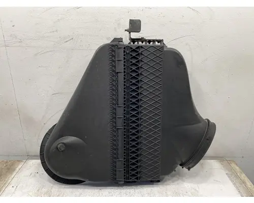 FREIGHTLINER Cascadia 125 Air Cleaner