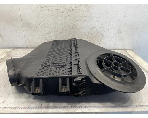 FREIGHTLINER Cascadia 125 Air Cleaner