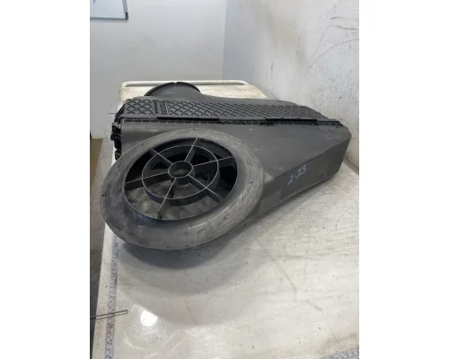 FREIGHTLINER Cascadia 125 Air Cleaner