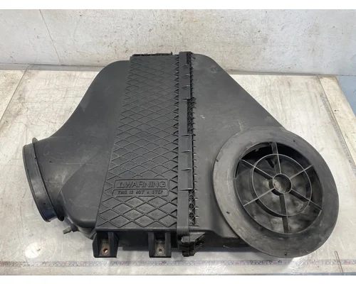 FREIGHTLINER Cascadia 125 Air Cleaner