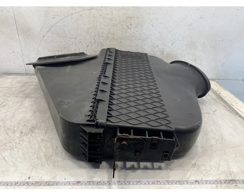 FREIGHTLINER Cascadia 125 Air Cleaner
