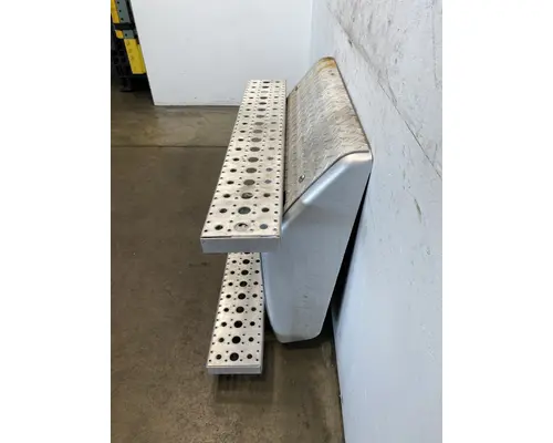 FREIGHTLINER Cascadia 125 Battery Box