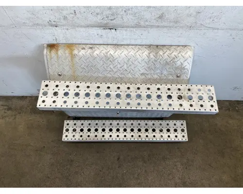 FREIGHTLINER Cascadia 125 Battery Box