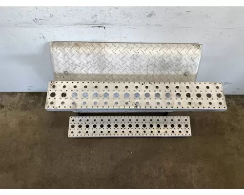 FREIGHTLINER Cascadia 125 Battery Box