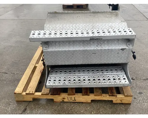 FREIGHTLINER Cascadia 125 Battery Box