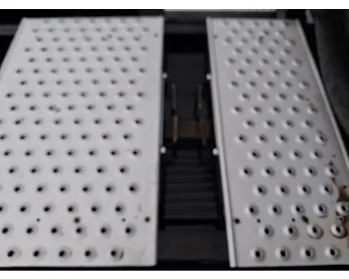 FREIGHTLINER Cascadia 125 Battery Boxes