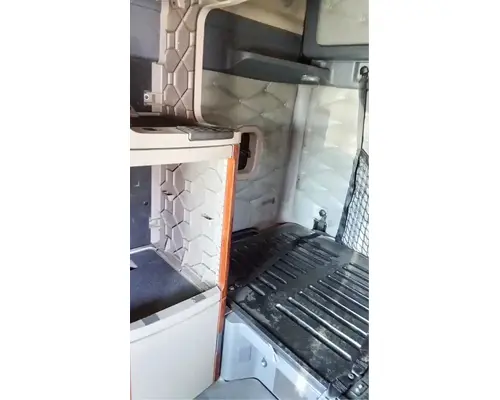 FREIGHTLINER Cascadia 125 Cab Assembly