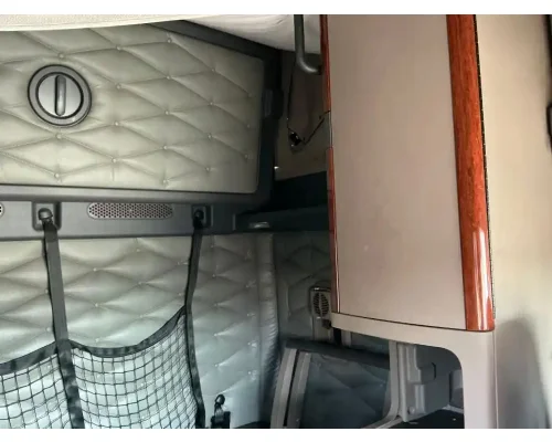 FREIGHTLINER Cascadia 125 Cab Assembly